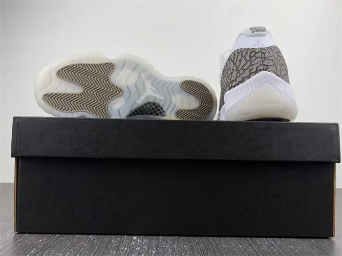 Air Jordan 11 Low WMNS 