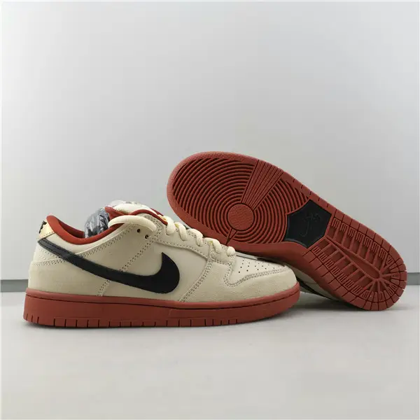 NIKE SB DUNK LOW 