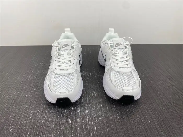 NIKEV2K Runtekk 