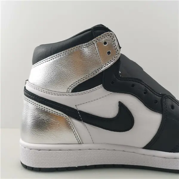 AIR JORDAN 1 RETRO HIGH OG SILVER TOE 