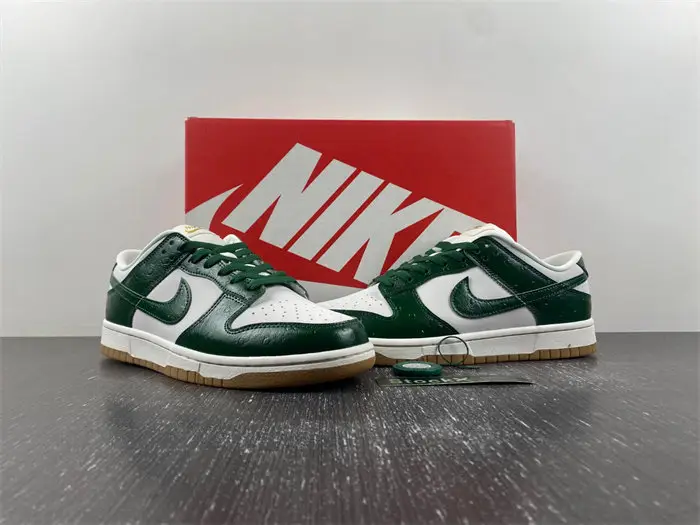 Nike Dunk Low LX 
