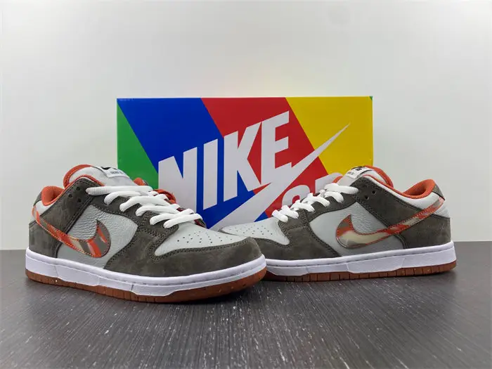 Nike SB Dunk Low Crushed D.C. 