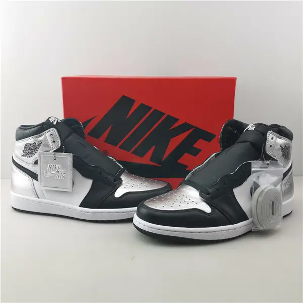 AIR JORDAN 1 RETRO HIGH OG SILVER TOE  AECAA2617
