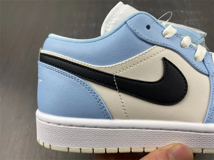 Air Jordan 1 Low 