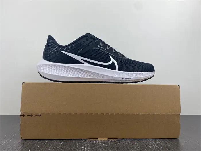 NIKE AIR ZOOM PEGASUS 40 