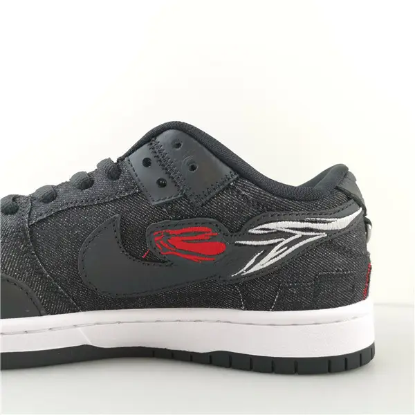 NIKE SB DUNK LOW WASTED YOUTH - 