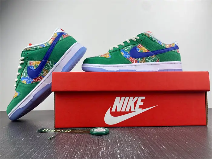 Nike Dunk Low Foam Finger 