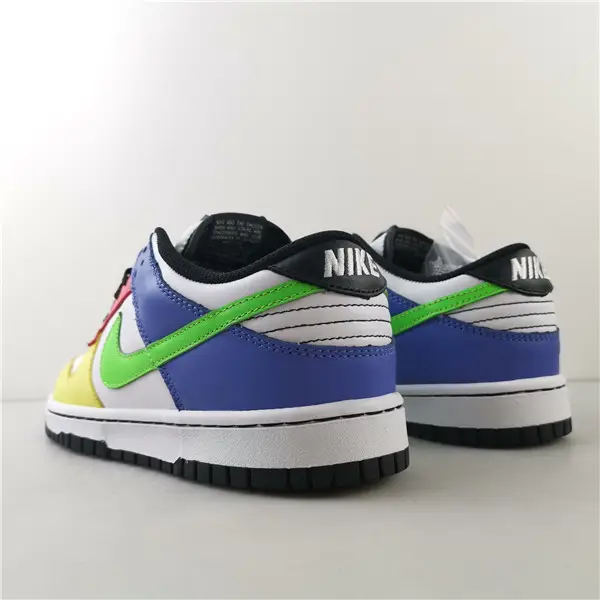NIKE DUNK LOW WOMEN'S 'GREEN STRIKE' 