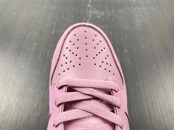 Nike Dunk Low Triple Pink 