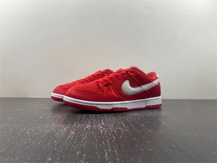 Nike Dunk Low Valentine's Day 