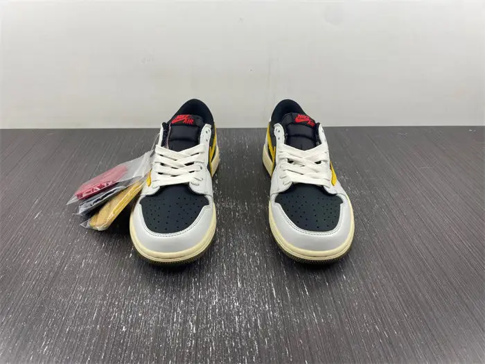 Travis Scott x Air Jordan 1 Low 