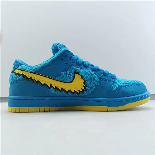 GRATEFUL DEAD X NIKE SB DUNK LOW 