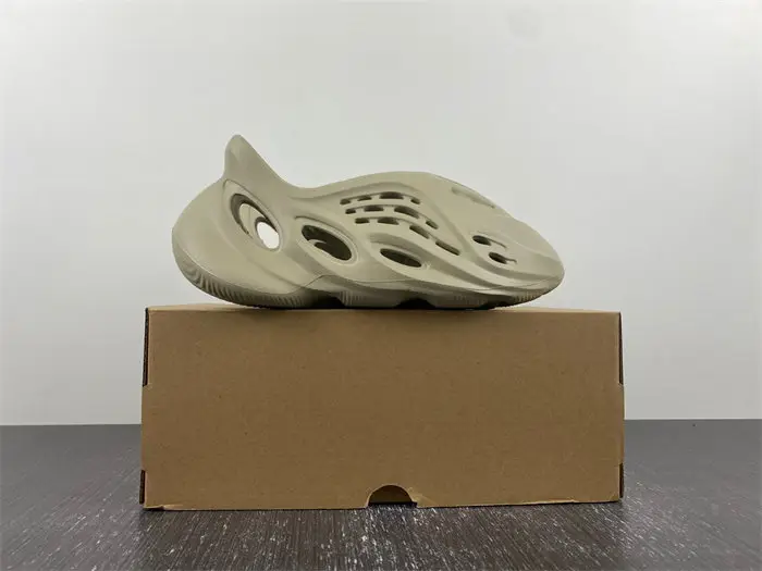 YEEZY FOAM RUNNER 'STONE SALT 
