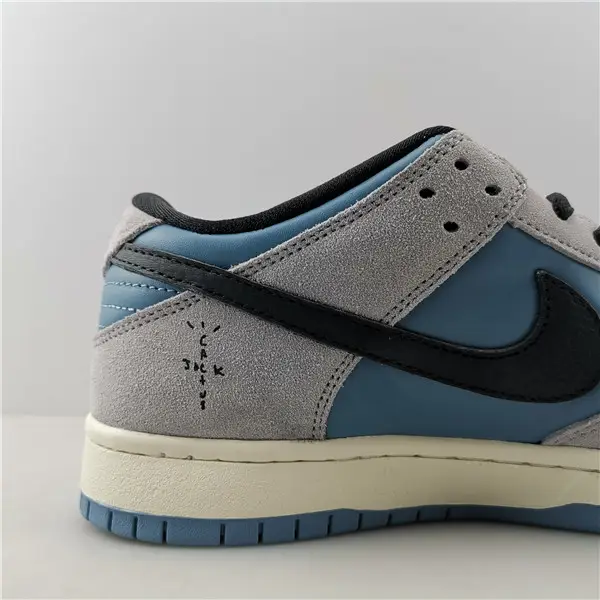 NIKE DUNK LOW TRAVIS SCOTT X 
