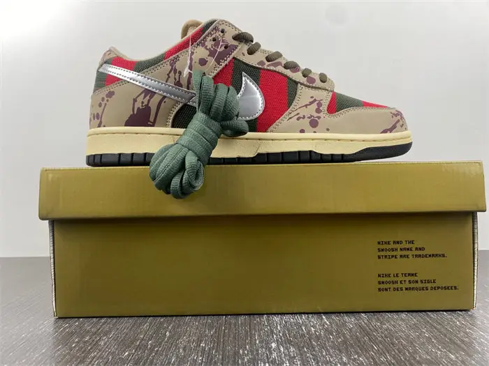 Nike SB Dunk Low 