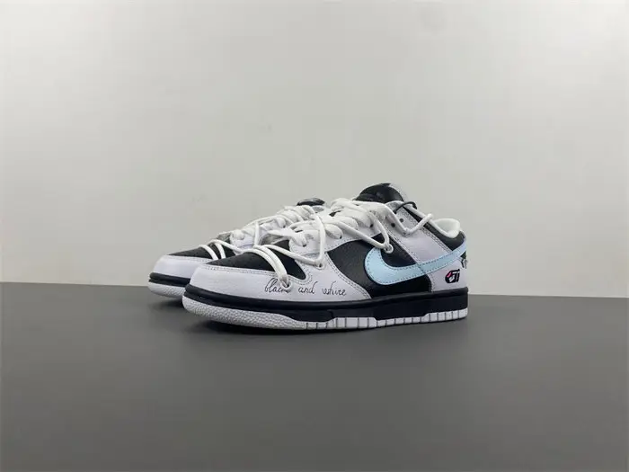 Nike Dunk Low 