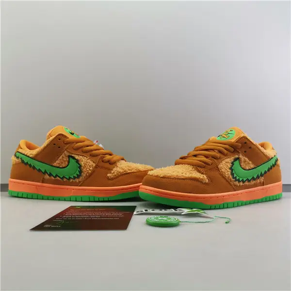 GRATEFUL DEAD X NIKE SB DUNK LOW 