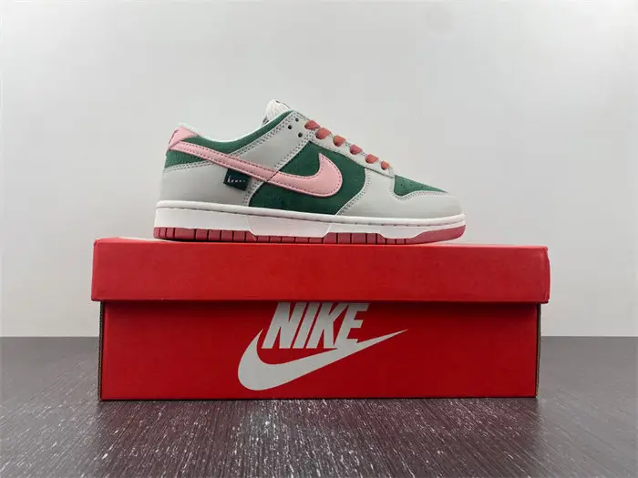 Nike Dunk Low 