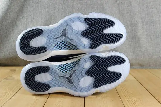 AIR JORDAN 11 