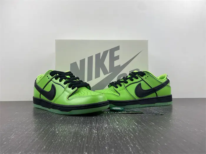 The Powerpuff Girls x Nike SB Dunk Low 