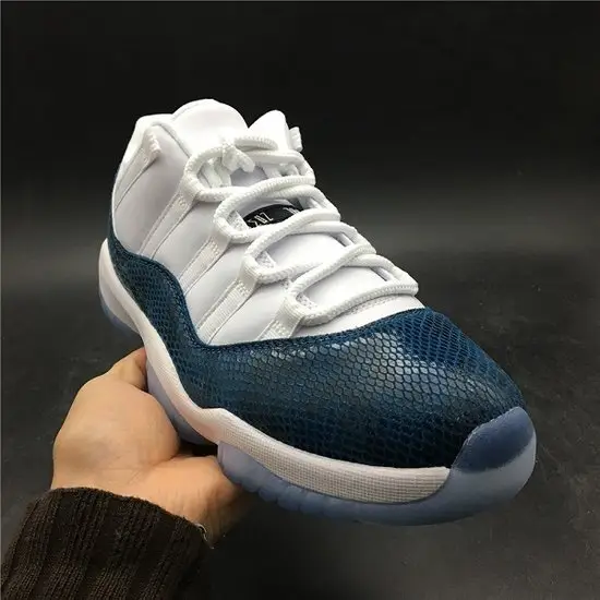 Air Jordan 11 Low 