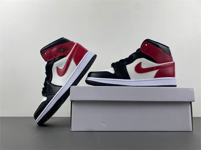 WMNS AIR JORDAN 1 MID 'BLACK TOE' 