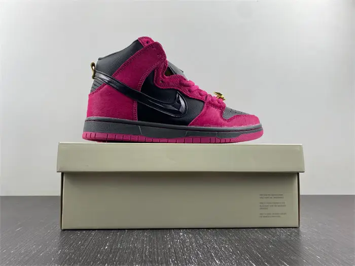 Run The Jewels x Nike SB Dunk Low 