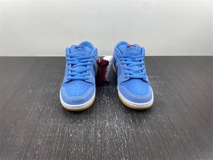 Nike SB Dunk Low Philadelphia Phillies 