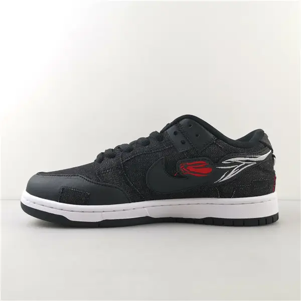 NIKE SB DUNK LOW WASTED YOUTH - 