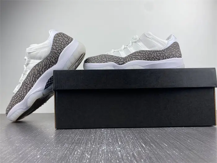 Air Jordan 11 Low WMNS 
