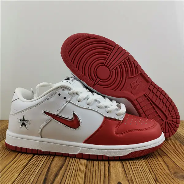 NIKE SB DUNK LOW SUPREME JEWELSWOOSH RED 