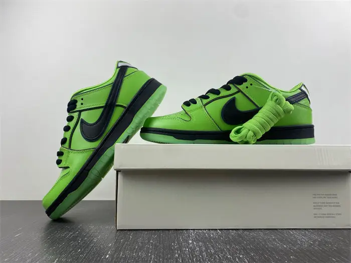 The Powerpuff Girls x Nike SB Dunk Low 