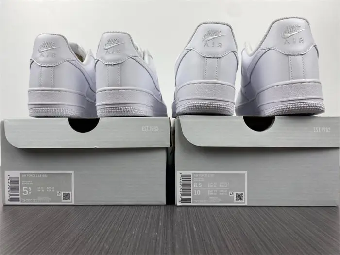 Air Force 1 Low LE Triple White 