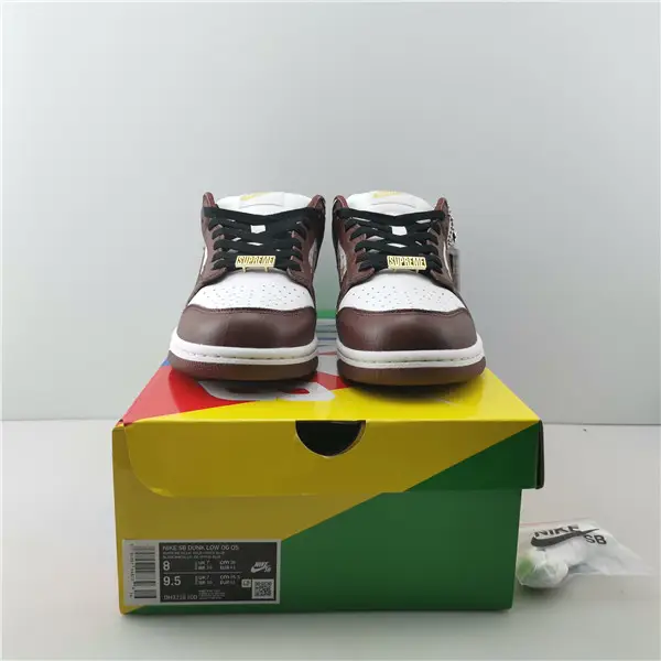Supreme x Nike SB Dunk Low Brown 
