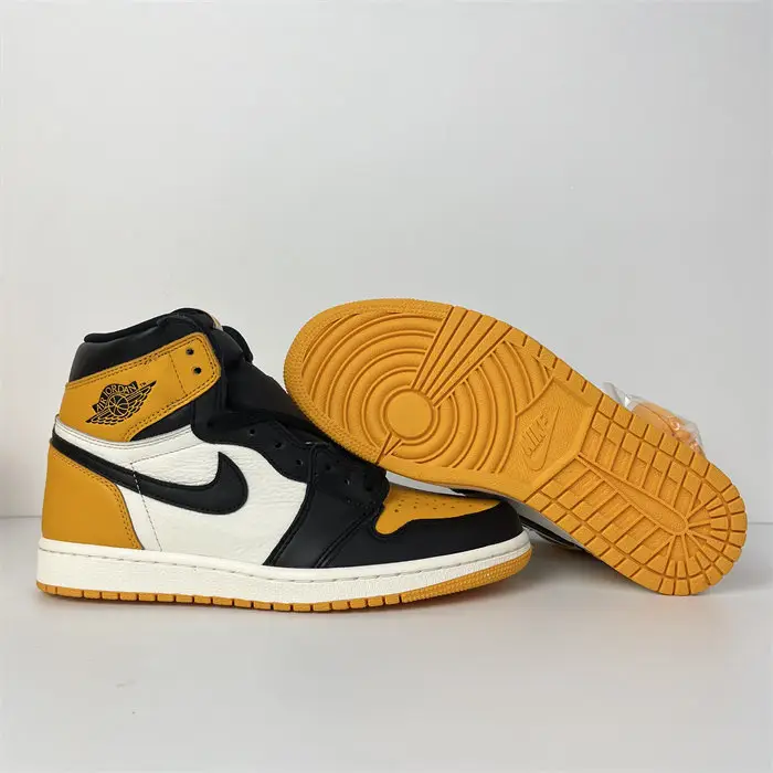 Jordan 1 Retro High OG Yellow Toe 