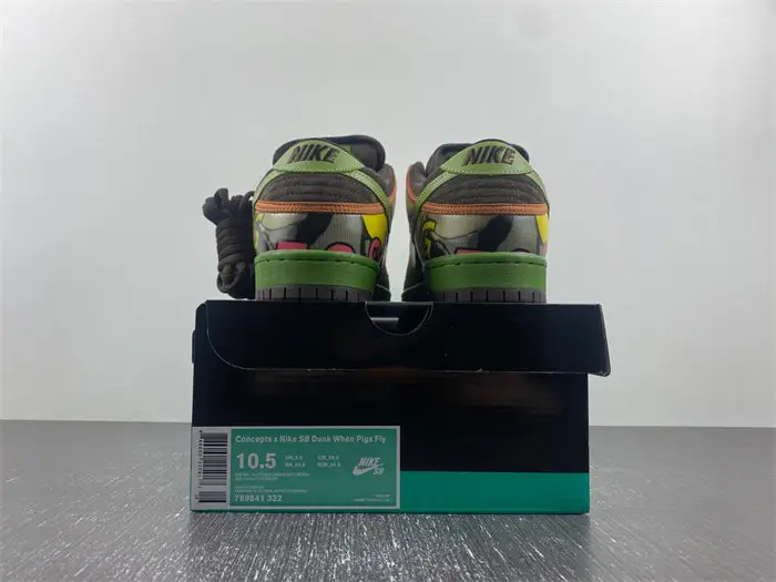 Nike SB Dunk Low De La Soul 