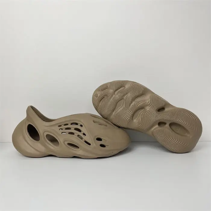 adidas Yeezy Foam RNNR Mist 