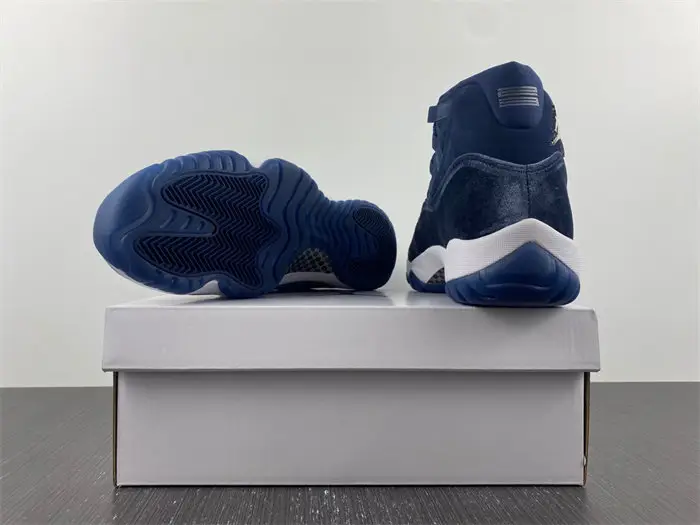 Jordan 11 Retro Midnight Navy 