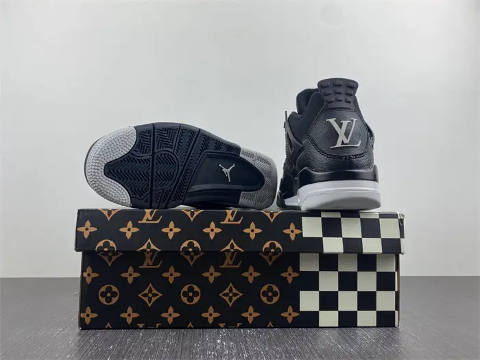 Air Jordan 4 *LV 