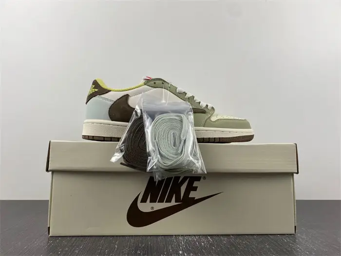 Travis Scott x Air Jordan 1 Low 