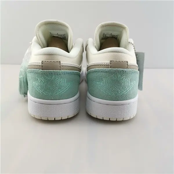 Air Jordan 1 Low 