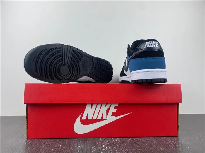 Nike Dunk Low 