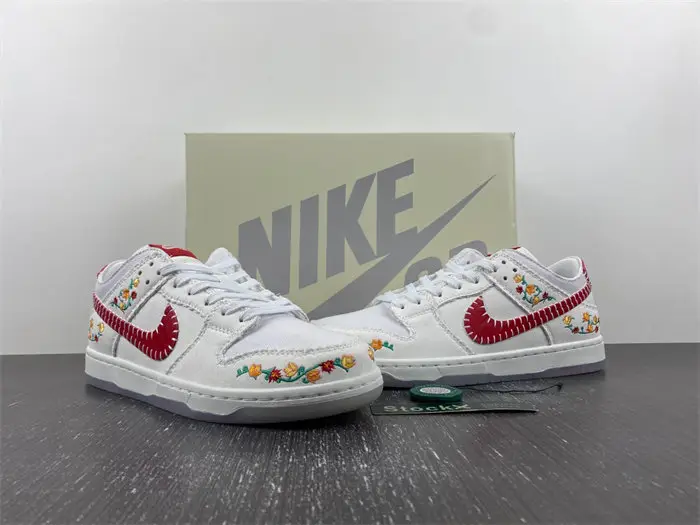 Nike SB Dunk Low Decon 