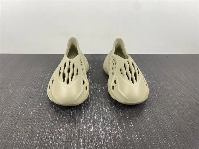 YEEZY FOAM RUNNER 'STONE SALT 