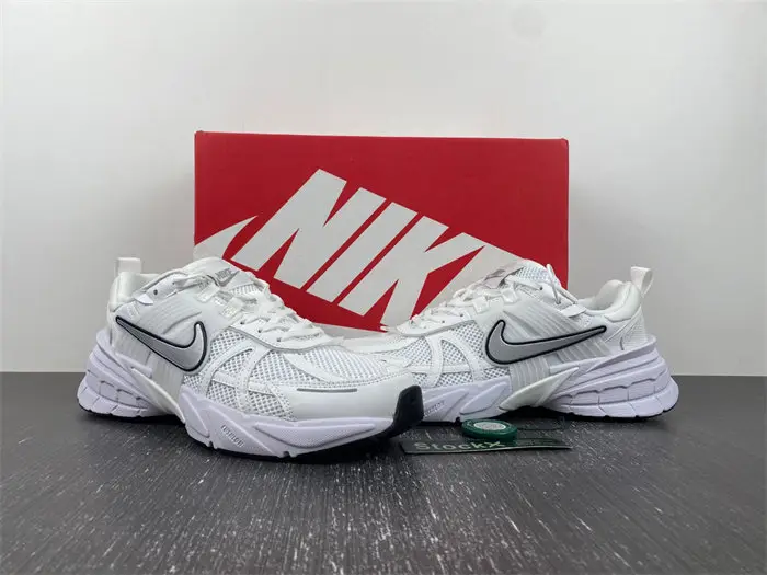 NIKEV2K Runtekk  CFDBD696