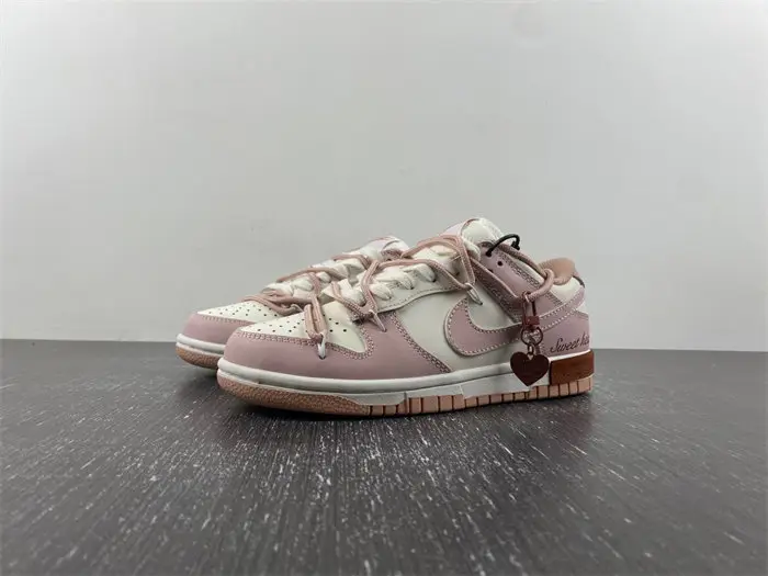 Nike SB Dunk Low 