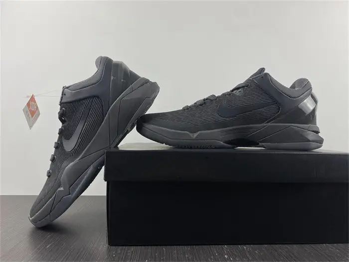 Nike Kobe 7 Black Mamba Collection Fade to Black 