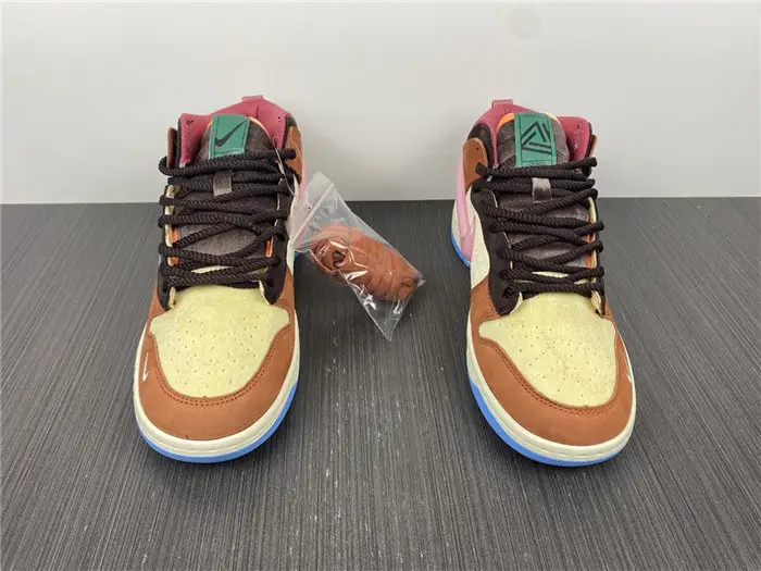 Social Status x Nk SB Dunk Mid 