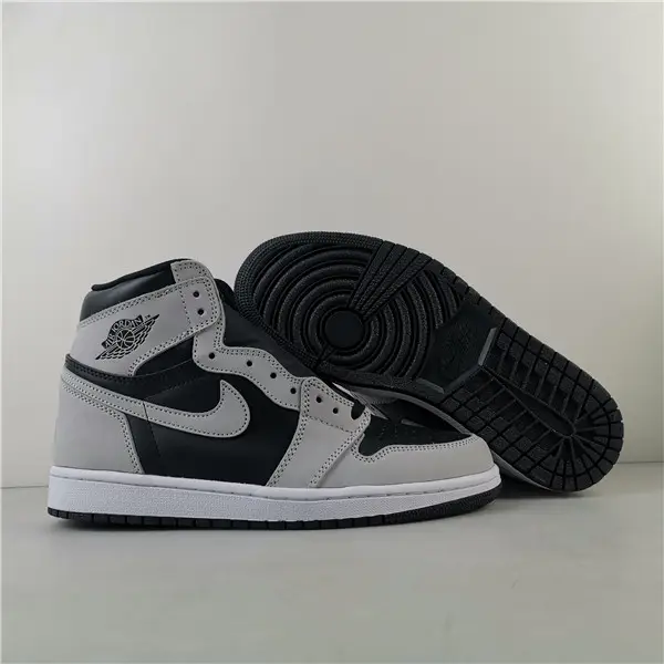 Jordan 1 Retro High Black White Light Smoke Grey 