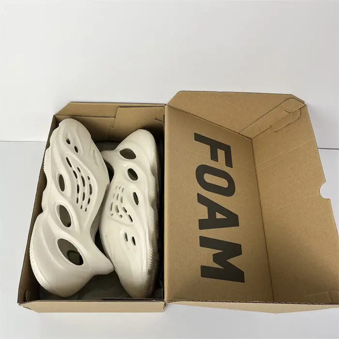 adidas Yeezy Foam RNNR Sand 